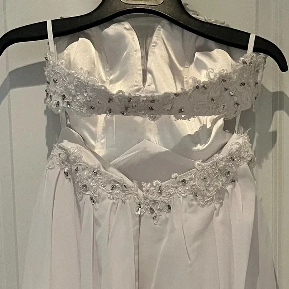 Elegant White Beaded Gown - Picture 3 of 4